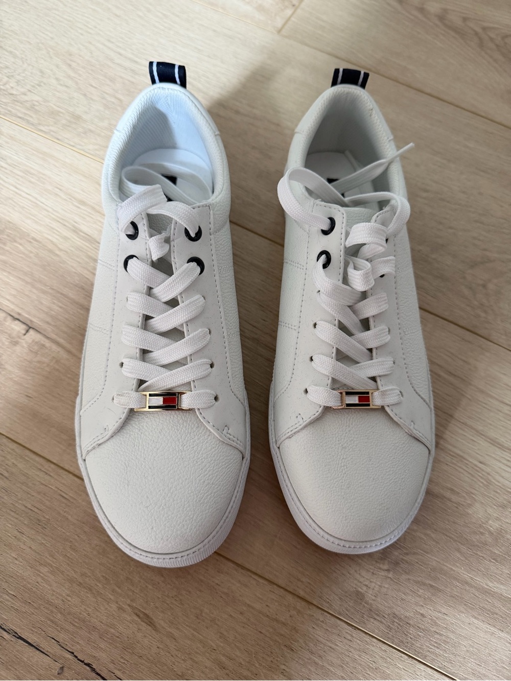 Brand new Tommy Hilfiger White Sneakers